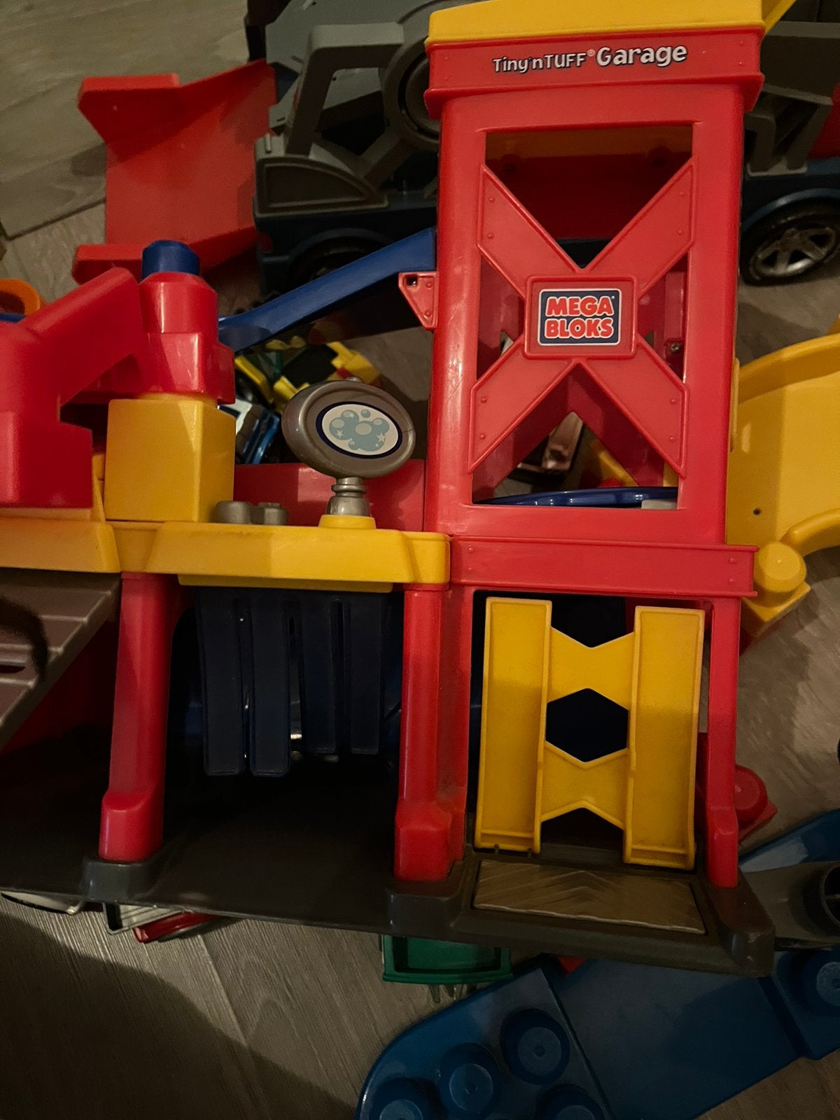 Mega block garage en vrachtwagen met auto’s en blokken, Kinderen en Baby's, Speelgoed | Bouwstenen, Ophalen