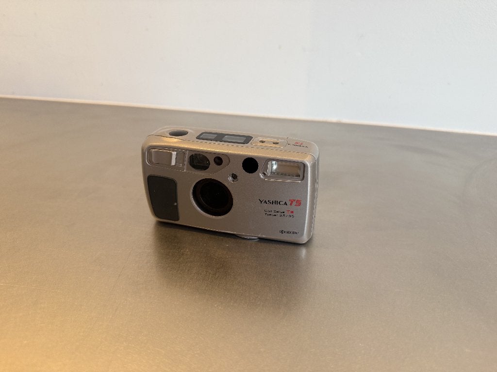 Yashica T5 – Carl Zeiss Tessar 35mm f/3.5 T*, Enlèvement ou Envoi, Utilisé, Compact, Autres Marques