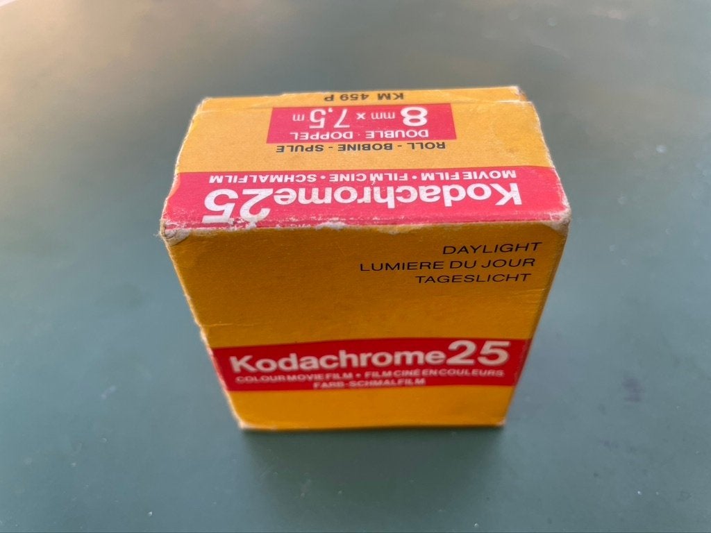 Pellicule vierge en 8m/m " KODACHROME  25 ", Audio, Tv en Foto, Filmrollen, Ophalen