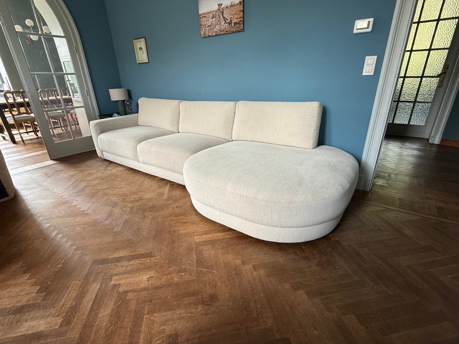 Eigentijdse bank in natuurlijke kleur, antivlekstof, Huis en Inrichting, Ophalen, Zo goed als nieuw, Stof, 300 cm of meer