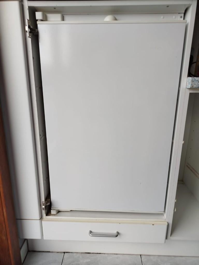 Frigo encastrable 80L Neff, Avec compartiment congélateur, 85 à 120 cm, Enlèvement, Utilisé