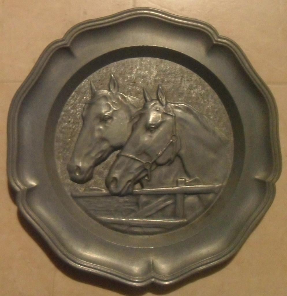 Assiette en étain, Enlèvement ou Envoi