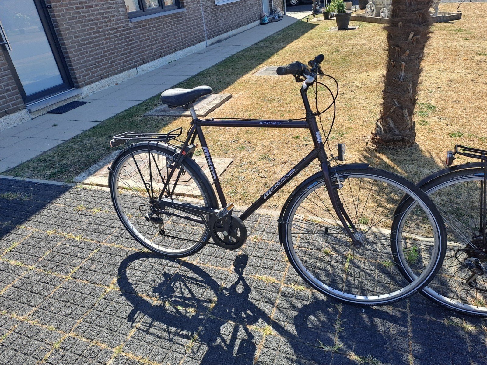 vrouwen en mannen fiets minerva met nieuwe banden, Ophalen, Gebruikt, Minerva