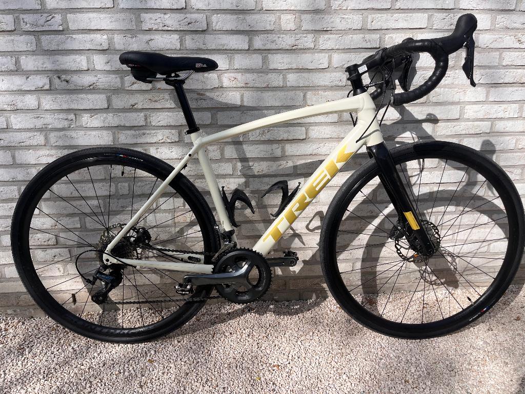 Trek Domane AL4 Wit Zwart 54 Shimano 2023, Fietsen en Brommers, Fietsen | Racefietsen, 26 inch, Aluminium, Zo goed als nieuw, 15 tot 20 versnellingen