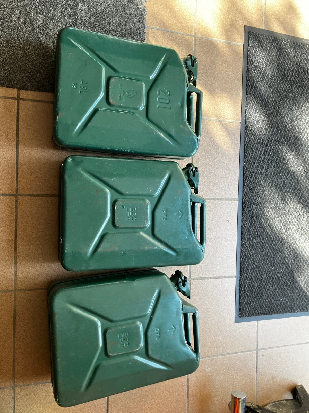 Set van 3 jerricans, Ophalen, Landmacht
