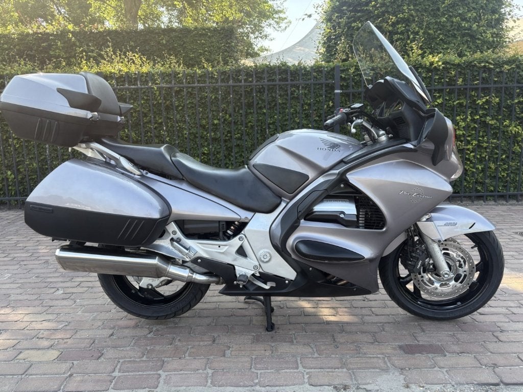 Honda ST 1300 Pan European, Motos, Motos | Honda, Entreprise, Tourisme, plus de 35 kW, 4 cylindres, Permis Moto A, ABS, Transmission par cardan