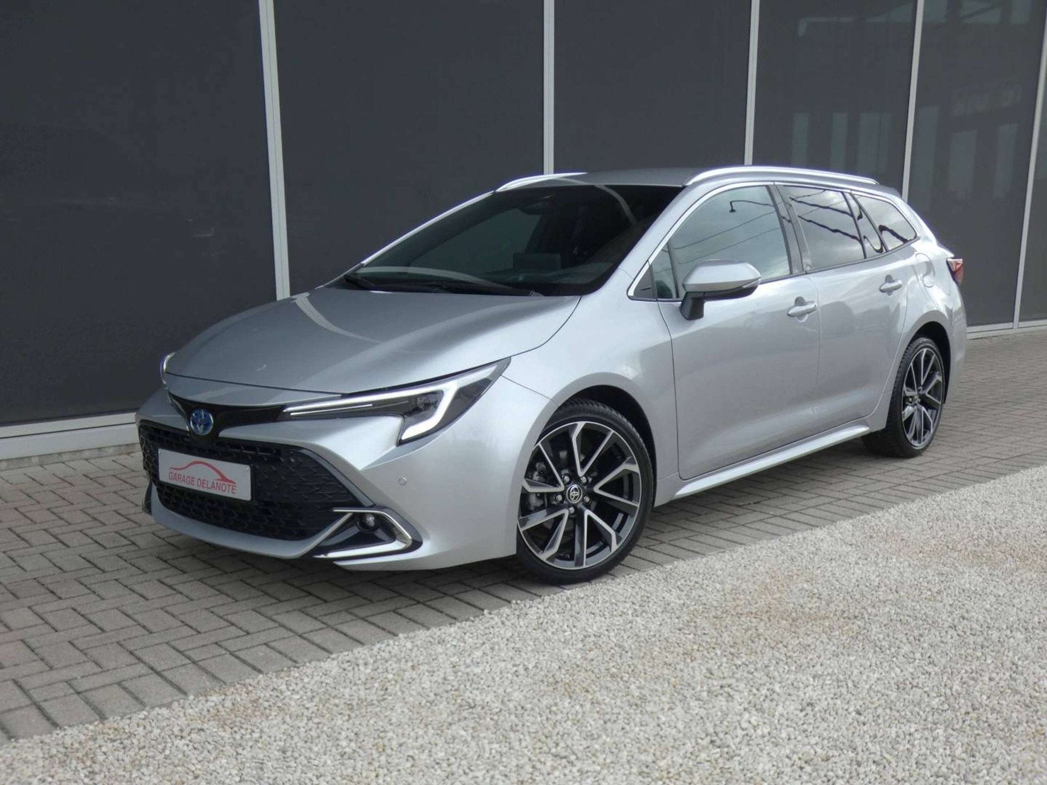 Toyota Corolla 1.8 Hybrid Premium 140pk +Head-up display +Sp, Auto's, 1300 kg, Gebruikt, Zwart, 4 cilinders