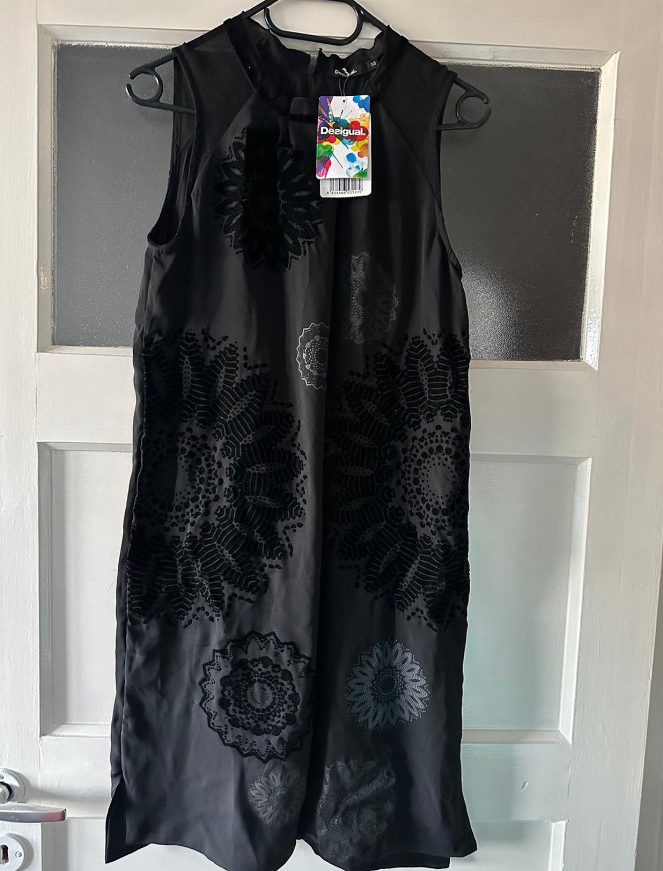 Robe noire Desigual Neuve, Enlèvement