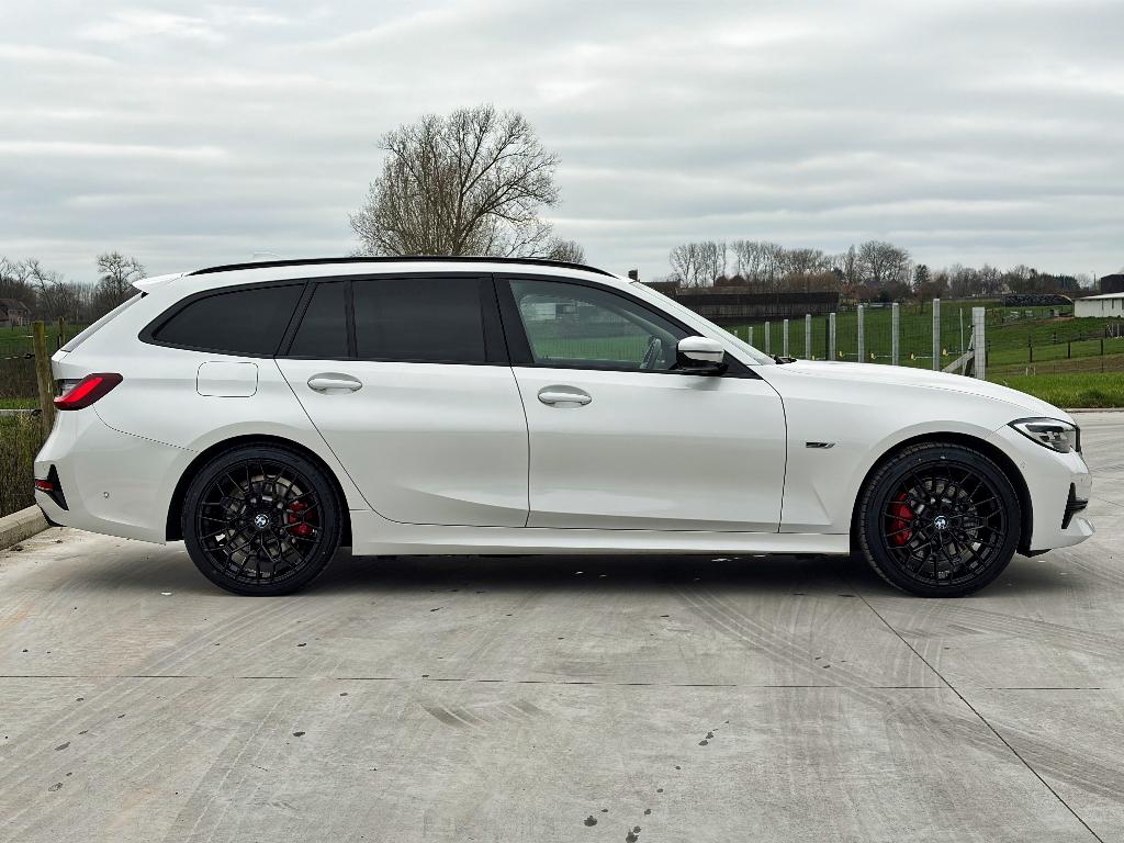 BMW 330e - 2022 - 102086km - Pano - Leder, Auto's, BMW, Automaat, Achterwielaandrijving, 218 kW, 4 cilinders