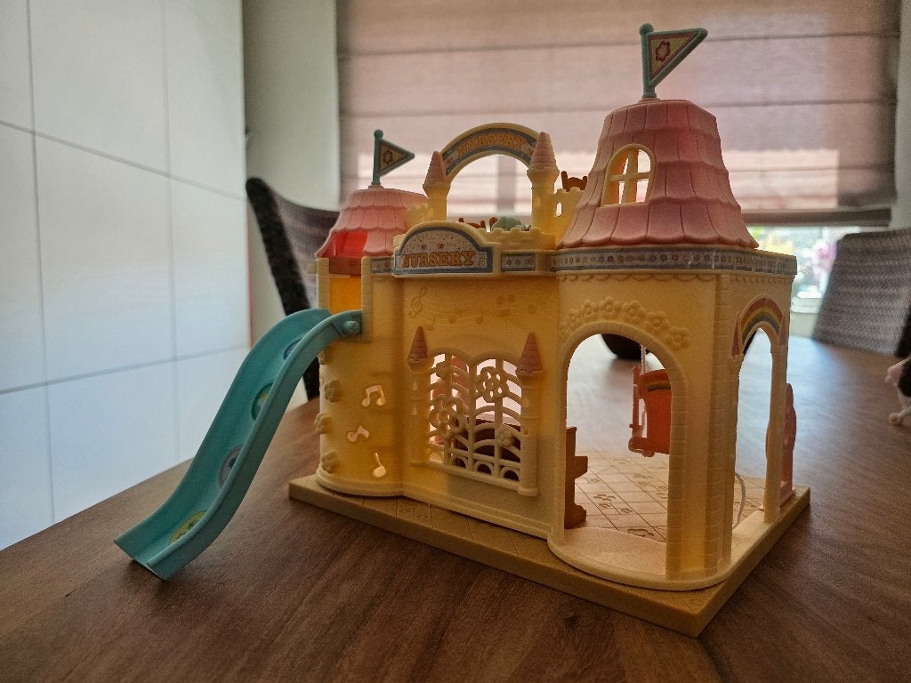 Sylvanian families nursery, Enlèvement, Comme neuf, Maison de poupées