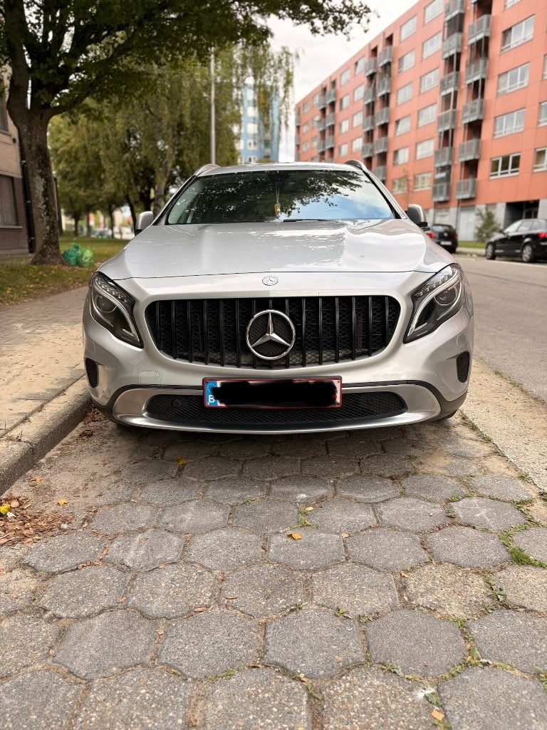 MERCEDES BENZ GLA200 AMG LINE  AUTOMATIEK!!!!, Auto's, 4 cilinders, 1600 cc, Leder, Particulier