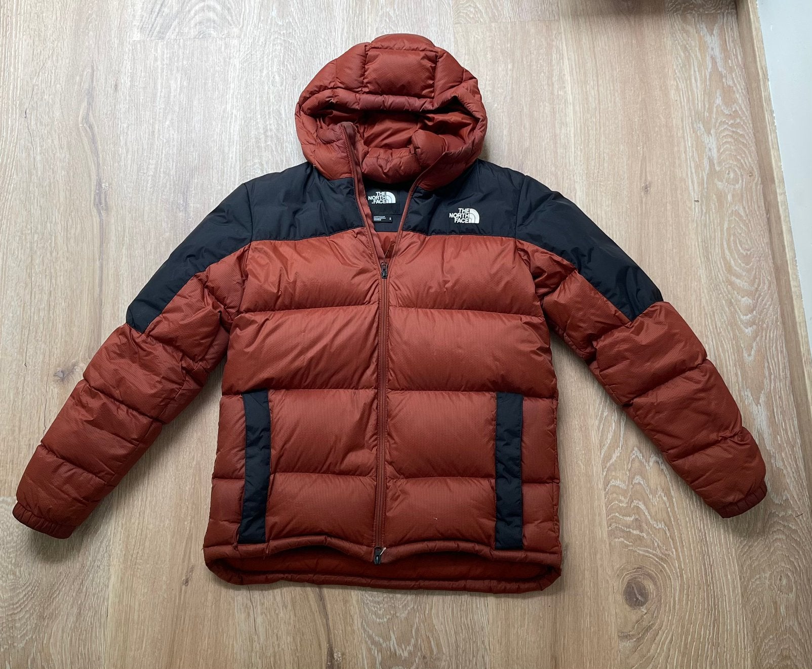 The North Face 1996 Retro Nuptse 700 – bruin/zwart, Ophalen, Zo goed als nieuw, Bruin