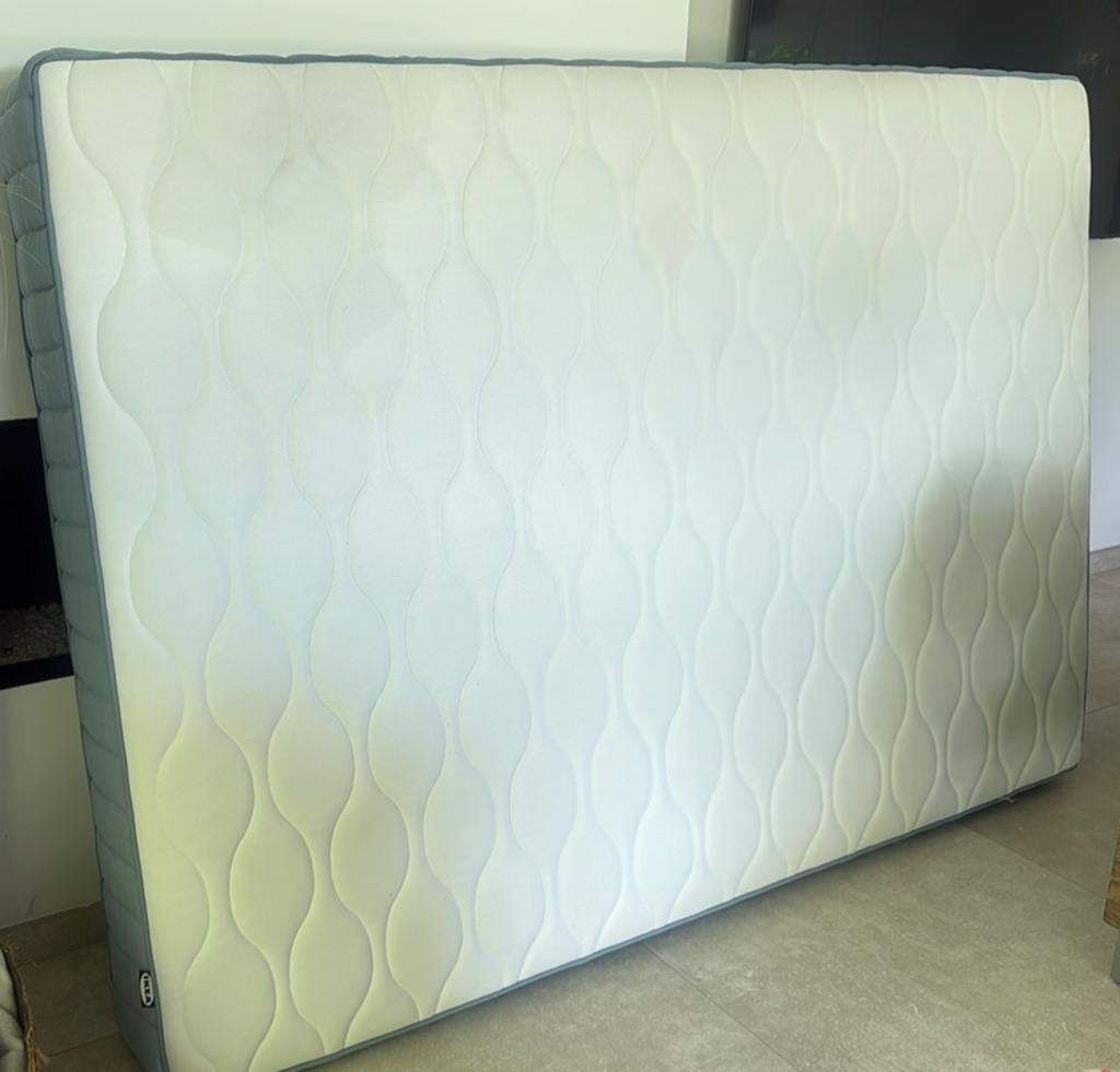 Matelas IKEA VÅGSTRANDA 140x200 – État neuf, Huis en Inrichting, Slaapkamer | Matrassen en Bedbodems, Zo goed als nieuw, Matras