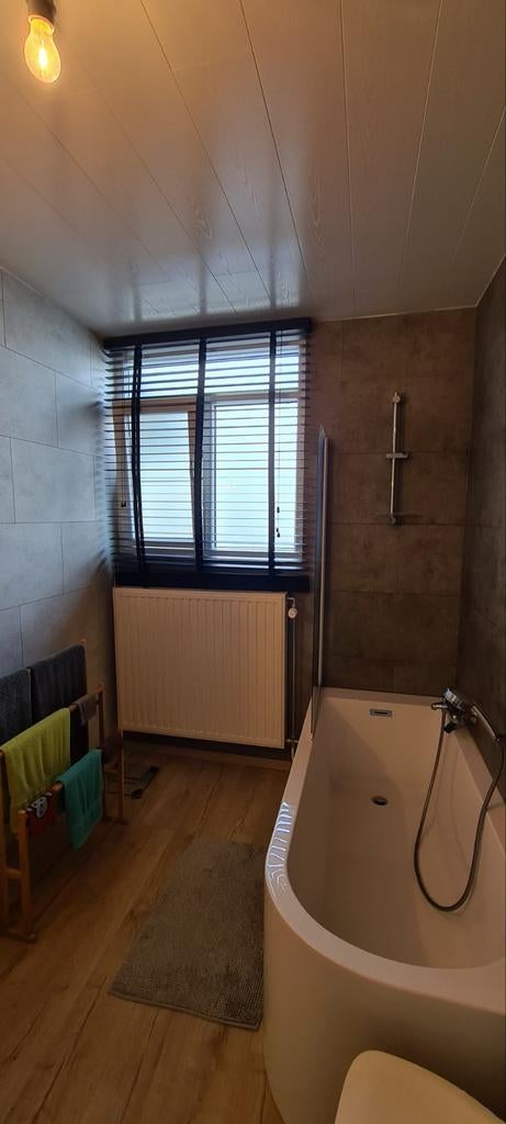 Hoekbad met alle benodigdheden. Uitstekende staat. Koopje!, Huis en Inrichting, Badkamer | Badkamermeubels, Ophalen