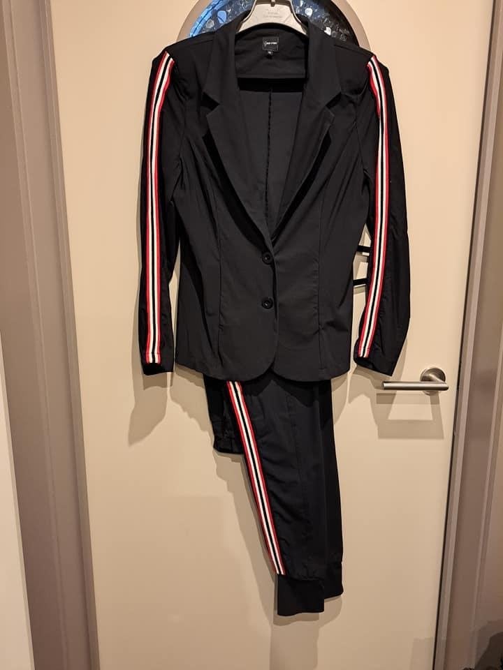 sportief pak, kostuum, broek en blazer, mt S/M, stretch, Kleding | Dames, Jasjes, Kostuums en Pakken, Kostuum of Pak, Zwart, Ophalen of Verzenden