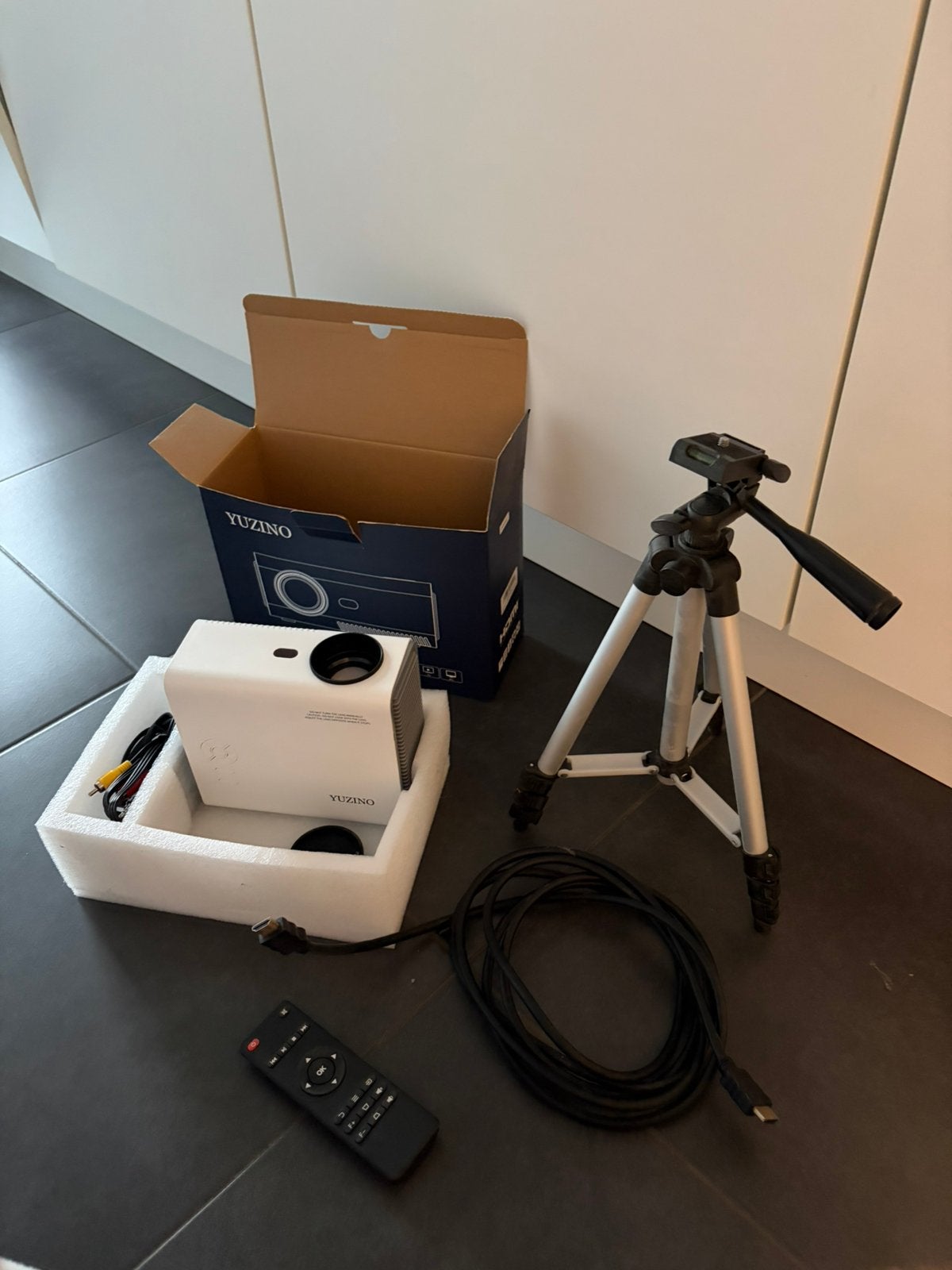 Yuzino mini beamer + statief + HDMI-kabel, Ophalen of Verzenden, Zo goed als nieuw, Full HD (1080), Yuzino