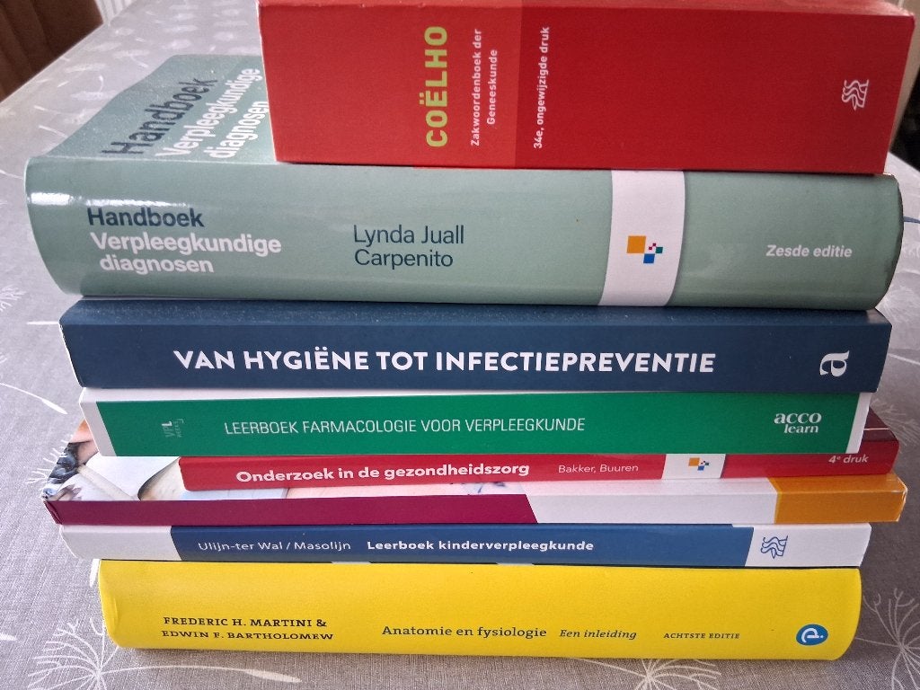 Handboeken eerste jaar verpleegkunde (Erasmus), Boeken, Ophalen, Zo goed als nieuw