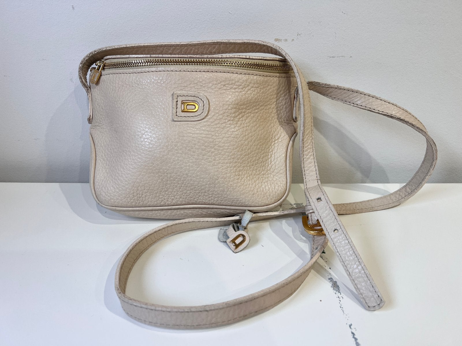 DELVAUX SCHOUDERTAS - CRÈME KLEURIG LEER/TUBE, Handtassen en Accessoires, Ophalen of Verzenden, Zo goed als nieuw, Beige, Schoudertasje