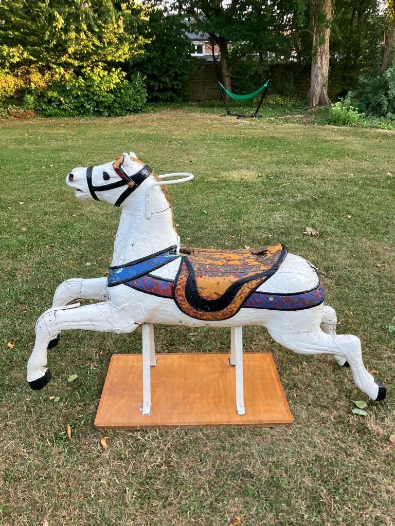 Grand cheval à bascule en bois peint – Vintage / artisanal, Antiquités & Art, Enlèvement