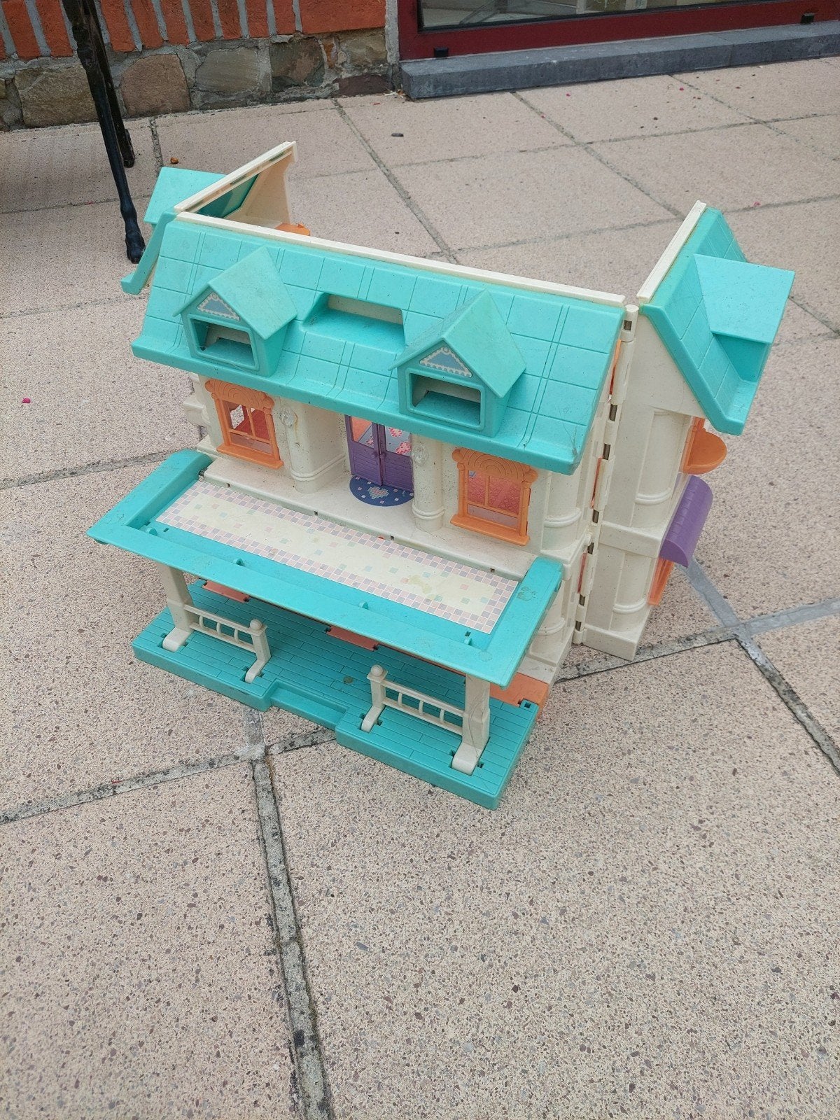 Zeer oud poppenhuis, Ophalen, Poppenhuis