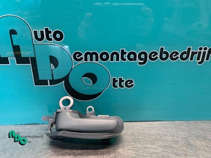 Poignée portière 4portes arrière gauche d'un Toyota Yaris, -, 3 mois de garantie, Toyota, Utilisé