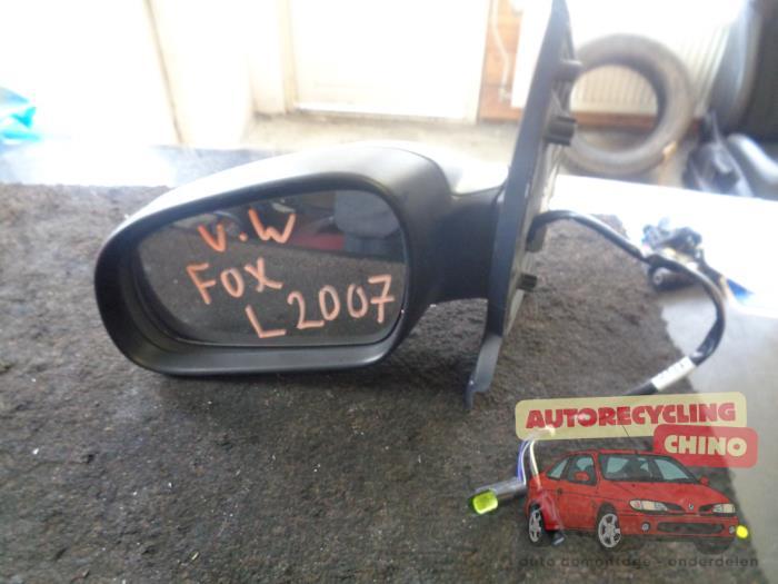Buitenspiegel links van een Volkswagen Fox, Gebruikt, -, Volkswagen, -
