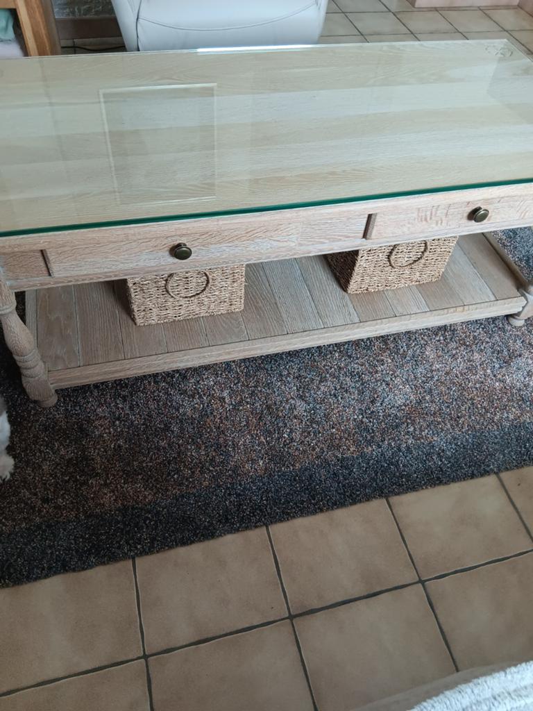 Salon tafel, Enlèvement