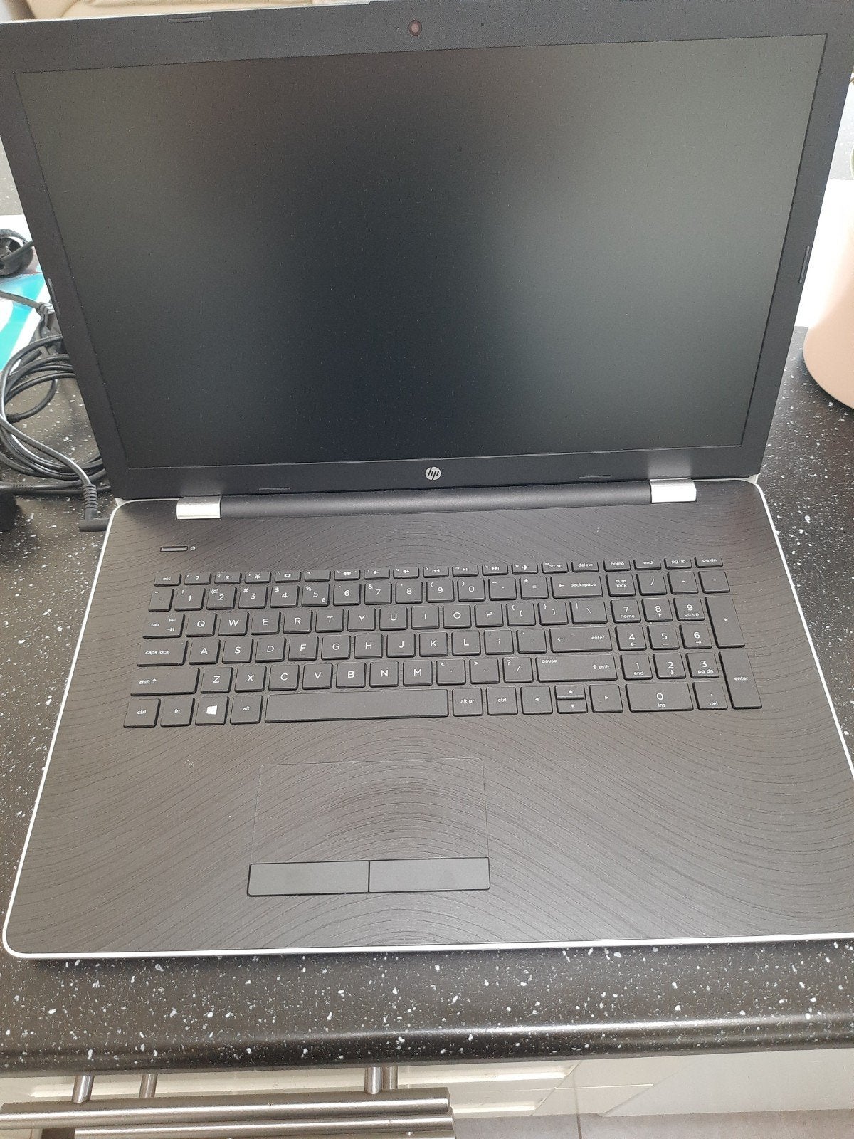 Hp laptop + lader Qwerty toetsen, Ophalen of Verzenden, 17 inch of meer, Qwerty, Hp