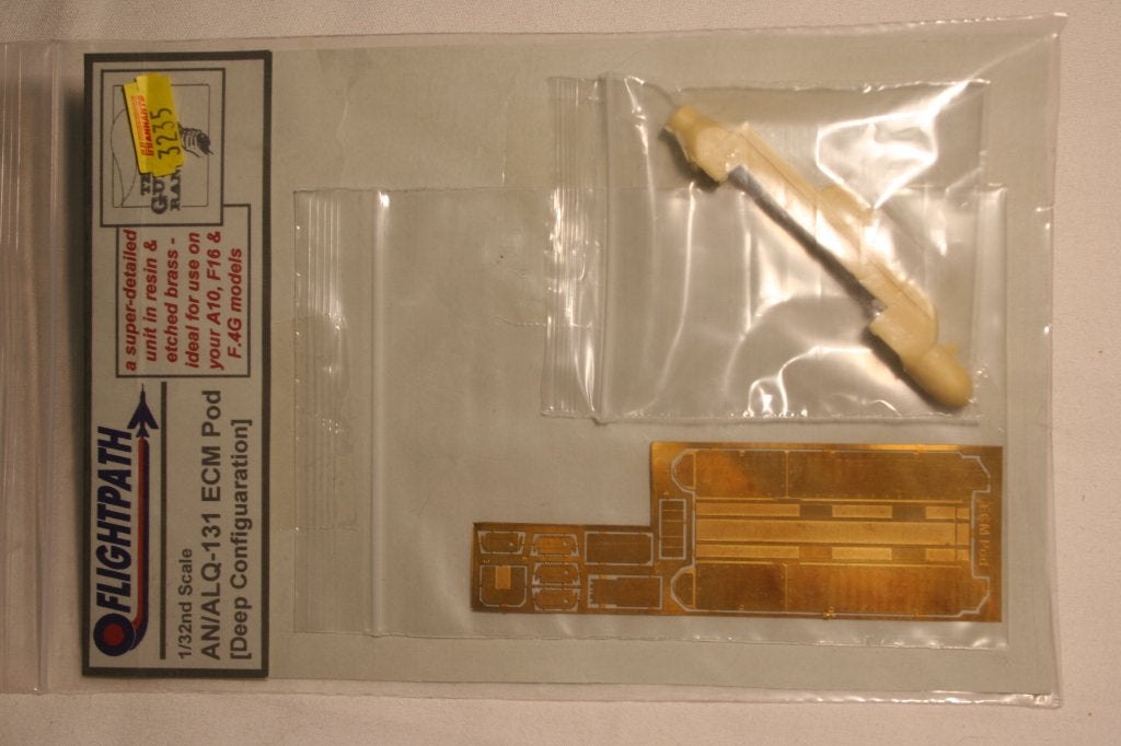 Flightpath 1/32 AN/ALQ-131 ECM Pod (Deep Configuration), Enlèvement ou Envoi, Comme neuf, Plus grand que 1:72, Avion