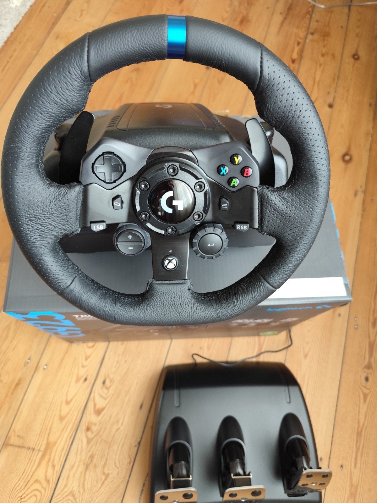 Logitech g923 (Xbox/PC) et pédalier upgrade Truebrake, Enlèvement ou Envoi, Comme neuf, Xbox Series X