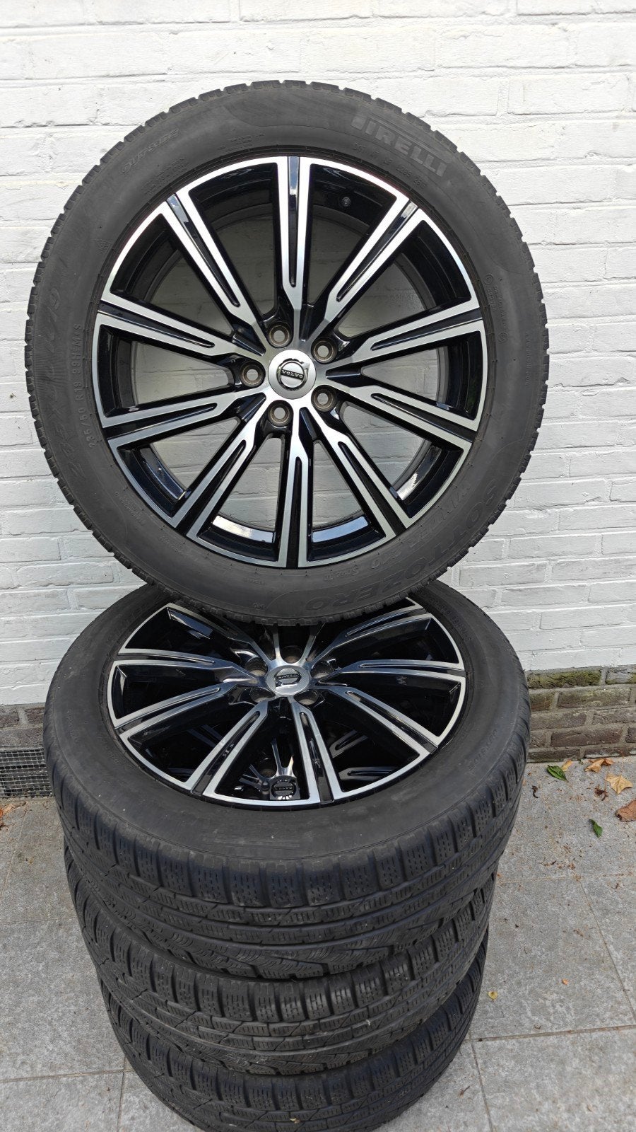 À vendre ensemble d'hiver d'origine Volvo XC60 19 pouces, Autos : Pièces & Accessoires, Pneus & Jantes, Pneus et Jantes, Pneus hiver