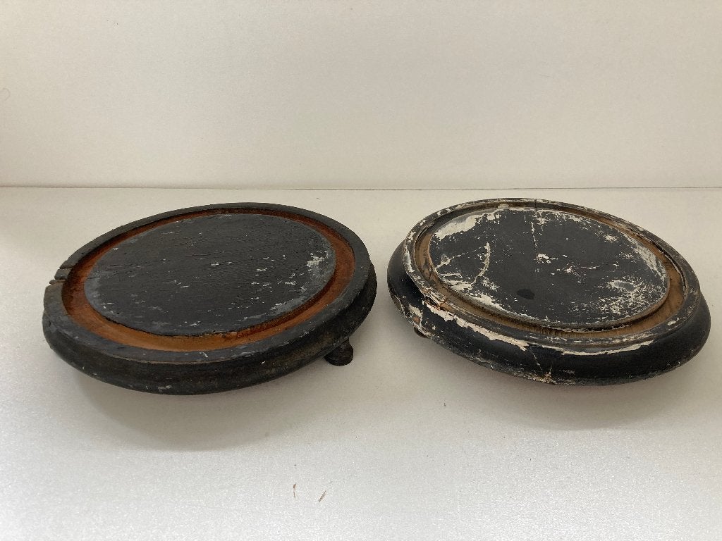 2 antieke houten ondersteunen voor glazen ronde stolp, Huis en Inrichting, Woonaccessoires | Stolpen, Verzenden, Handgemaakt, Hout