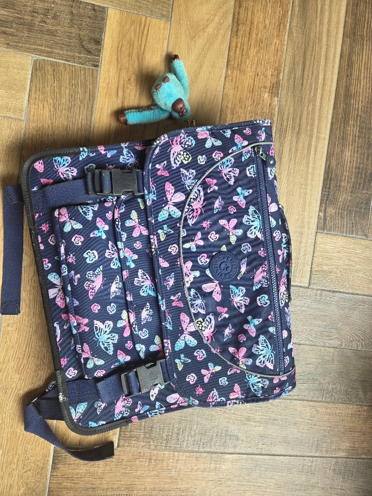 donker blauwe boekentas met vlinders van Kipling, Ophalen, Zo goed als nieuw