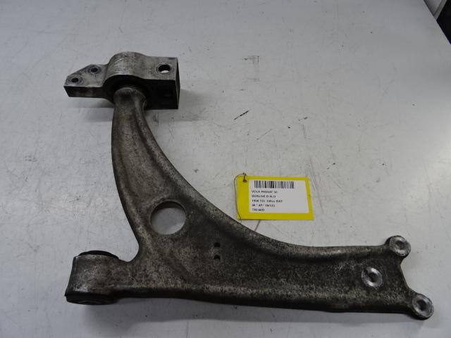 BRAS DE SUSPENSION AVANT DROIT (TRIANGLE) Passat (3C2), Utilisé, Volkswagen