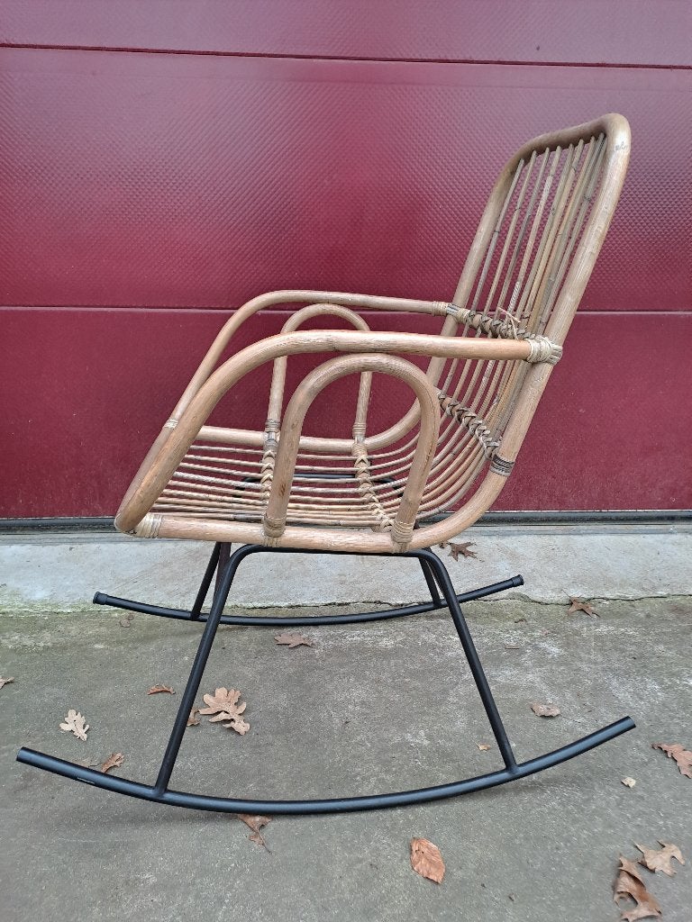 rotan schommelstoel ( NIEUW ), Huis en Inrichting, Stoelen, Ophalen, Nieuw