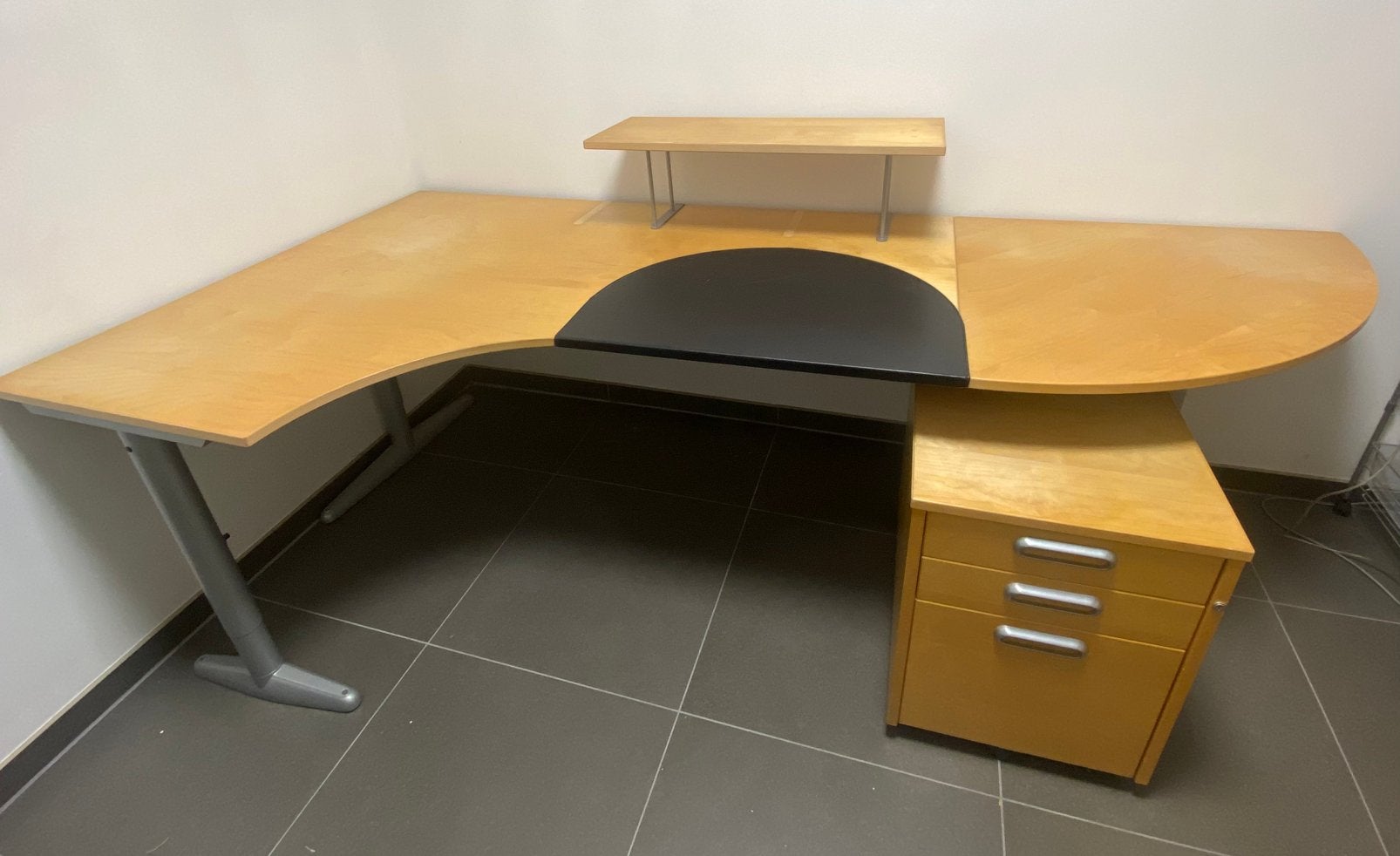 Ruim hoekbureau met ladeblok, Huis en Inrichting, Bureaus, Ophalen, Hoekbureau, IKEA, Gebruikt