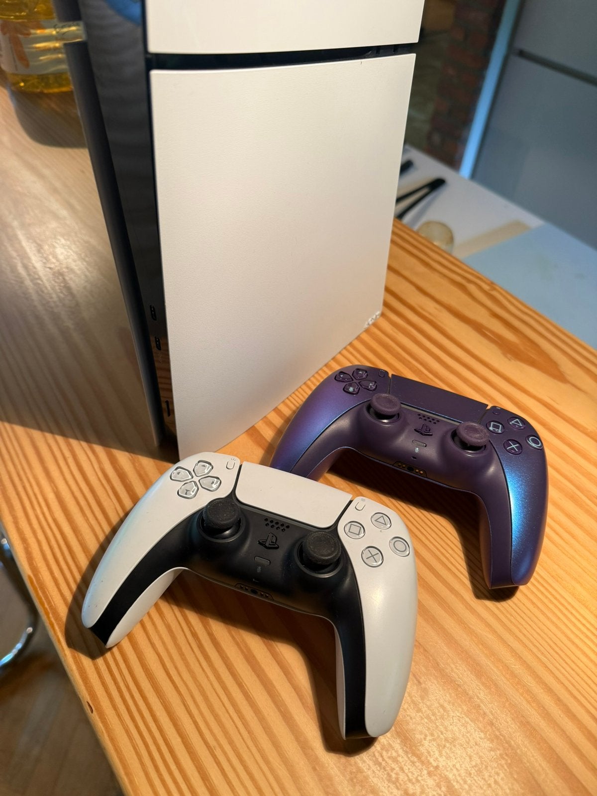 Playstation 5 slim 2 controllers, Consoles de jeu & Jeux vidéo, Consoles de jeu | Sony PlayStation 5, Enlèvement, Comme neuf, Playstation 5