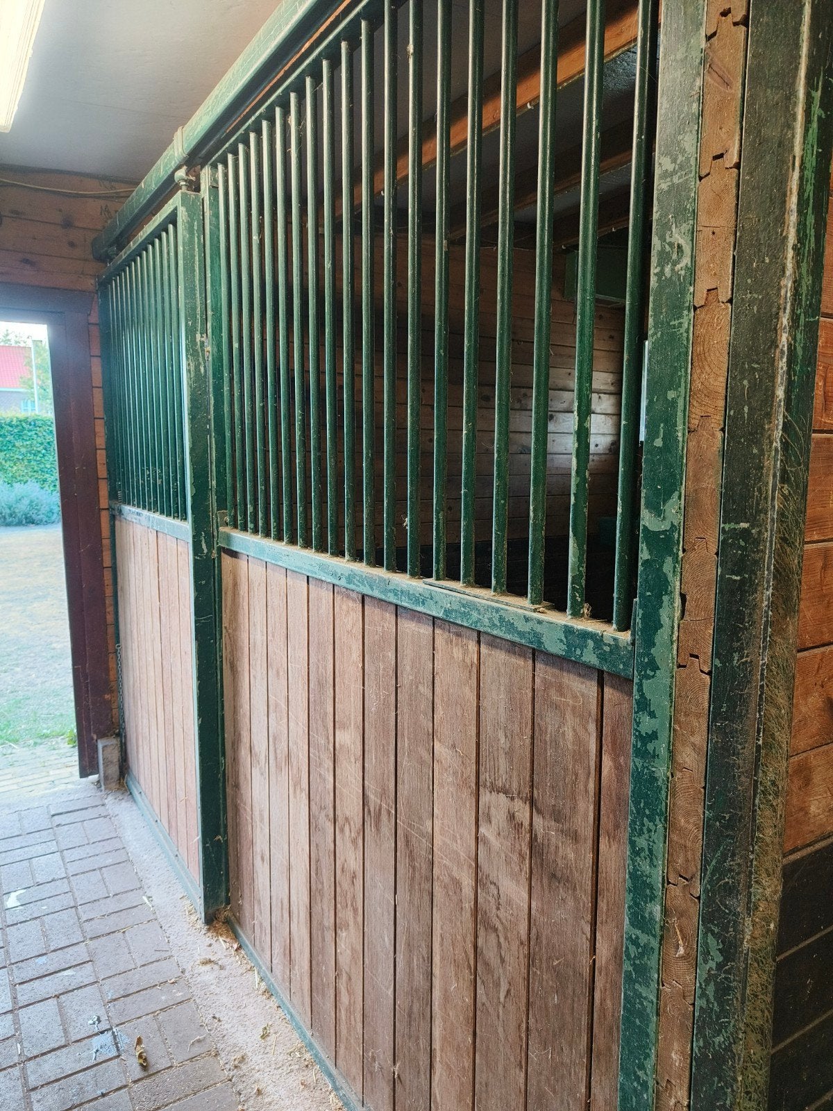 2 portes stables à vendre, Mise à l'étable