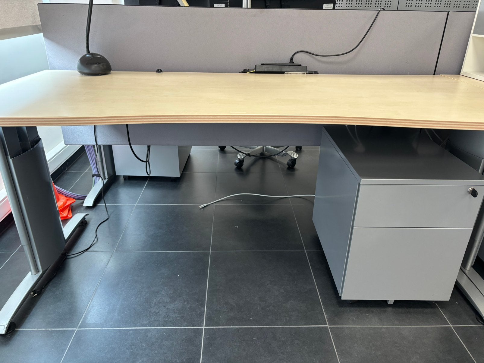 bureaus + ladenblokken GRATIS - VOORLOPIG GERESERVEERD, Ophalen, Zo goed als nieuw