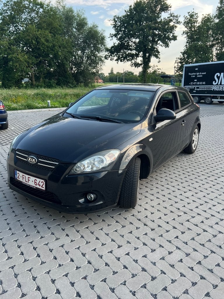 Kia Ceed 1.4 Benzine | Slechts 108.000 km, Autos, Achat, Entreprise, Boîte manuelle, Noir