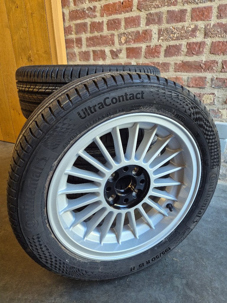 4 roues de style Maxilite Alpina + Continental UltraContact, Autos : Pièces & Accessoires, Neuf, 15 pouces, Pneus et Jantes, Véhicule de tourisme