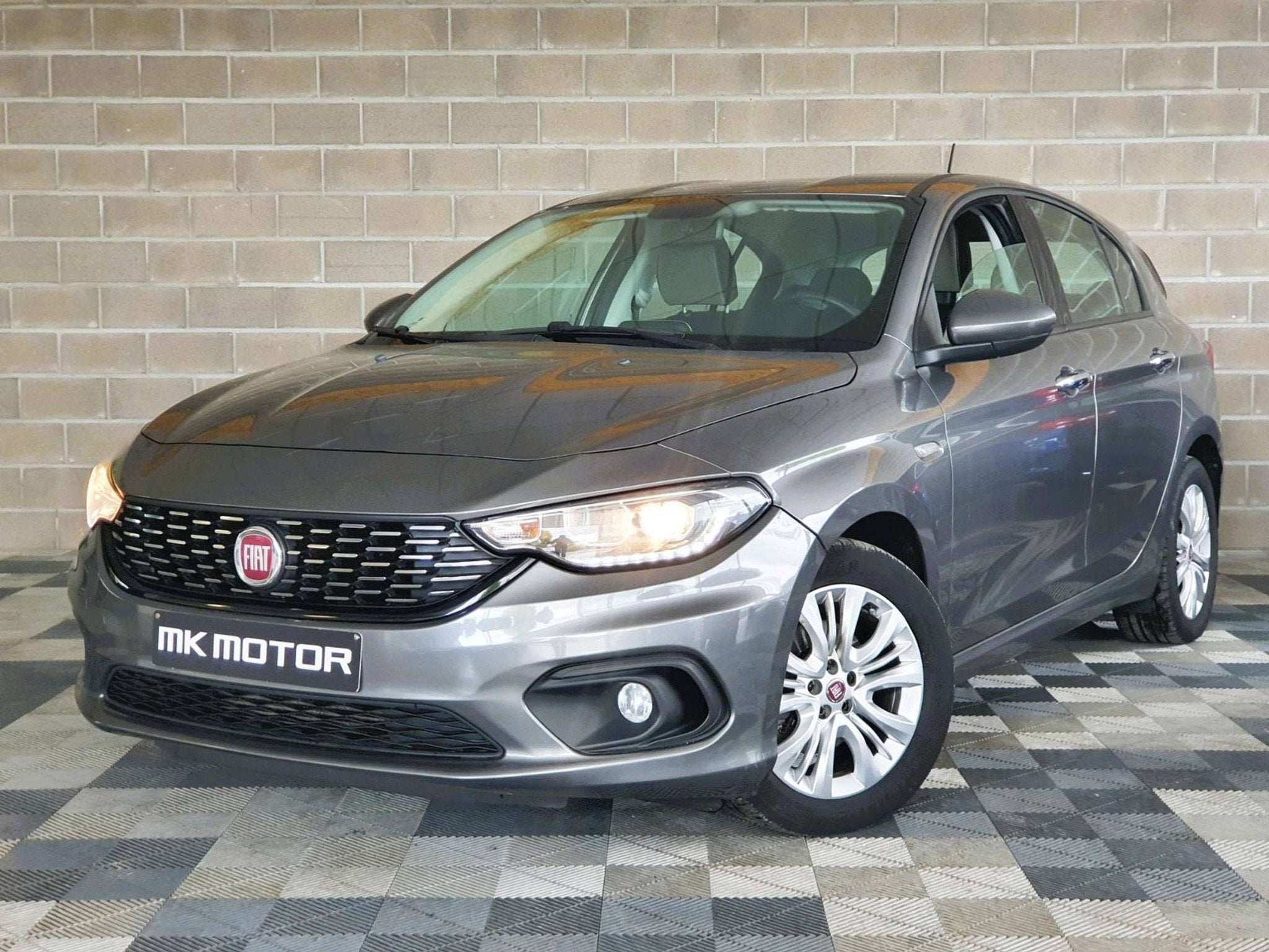Fiat Tipo 1.6 DIESEL 114CV - GPS - CARNET D'ENTRETIEN, Auto's, Voorwielaandrijving, Stof, Gebruikt, Euro 6