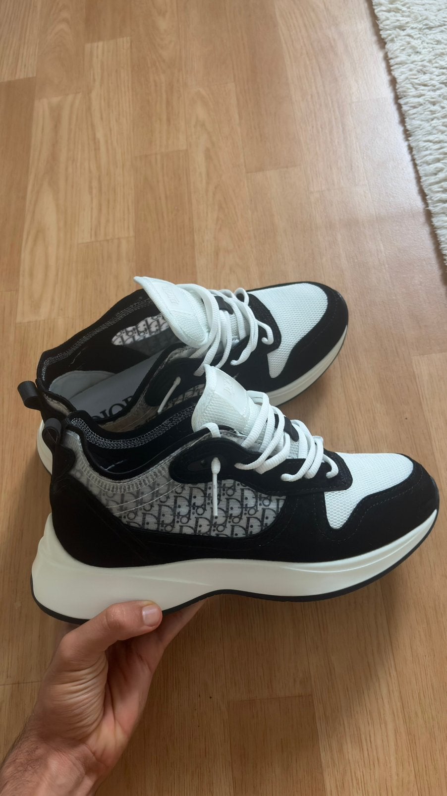 Dior B25, Wit, Ophalen of Verzenden, Zo goed als nieuw, Sneakers