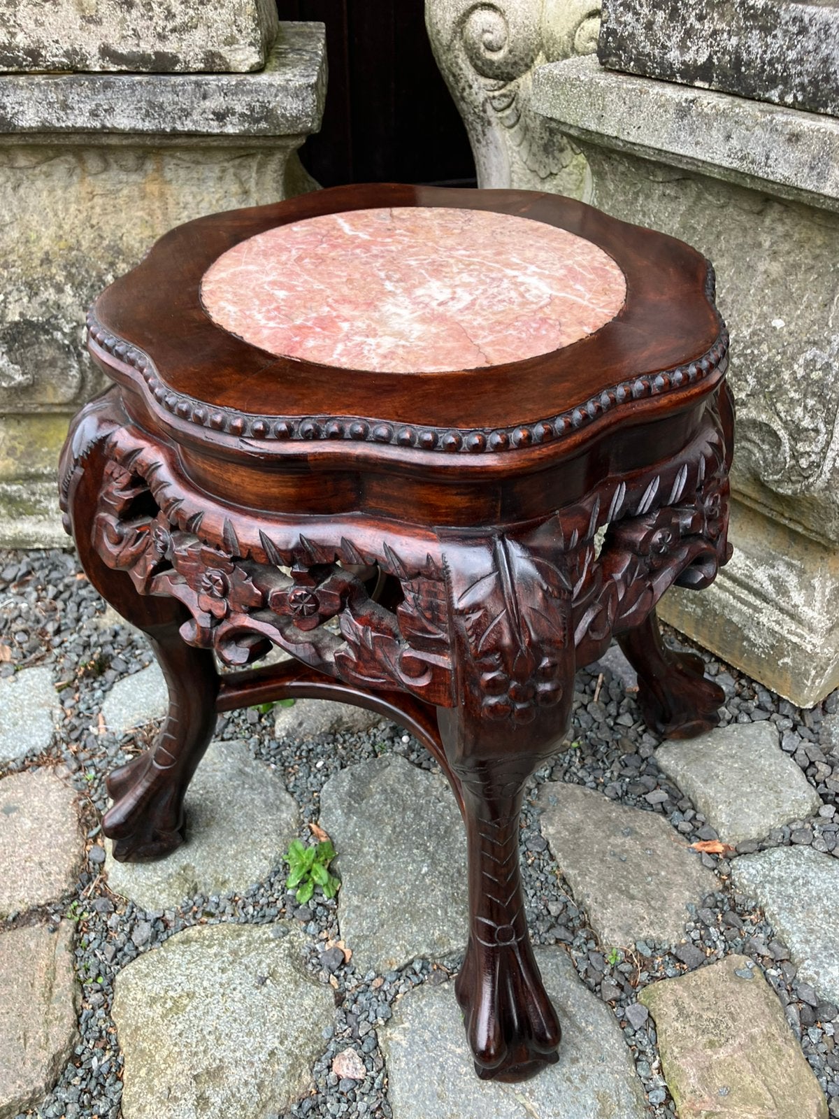 19de eeuwse Hongmu plantentafel met roze marmer inleg, Antiek en Kunst, Ophalen