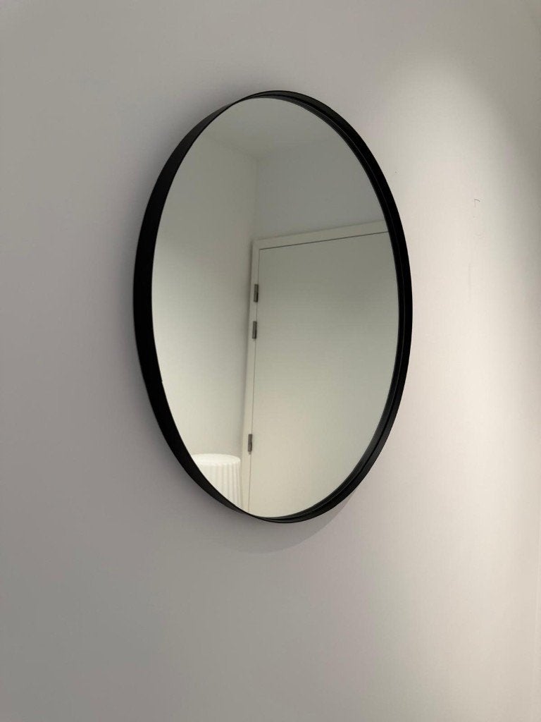 Ronde wandspiegel — matzwart frame — als nieuw, Huis en Inrichting, Woonaccessoires | Spiegels, Ophalen, Rond