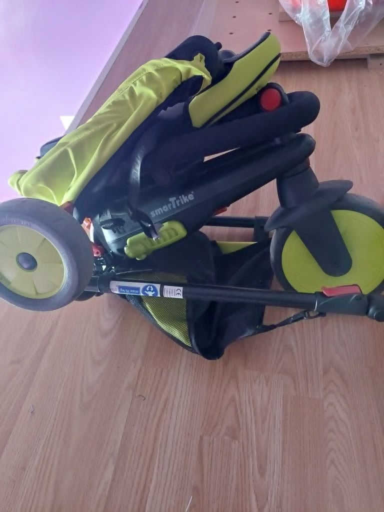 A vendre tricycle enfant, Enlèvement, Comme neuf