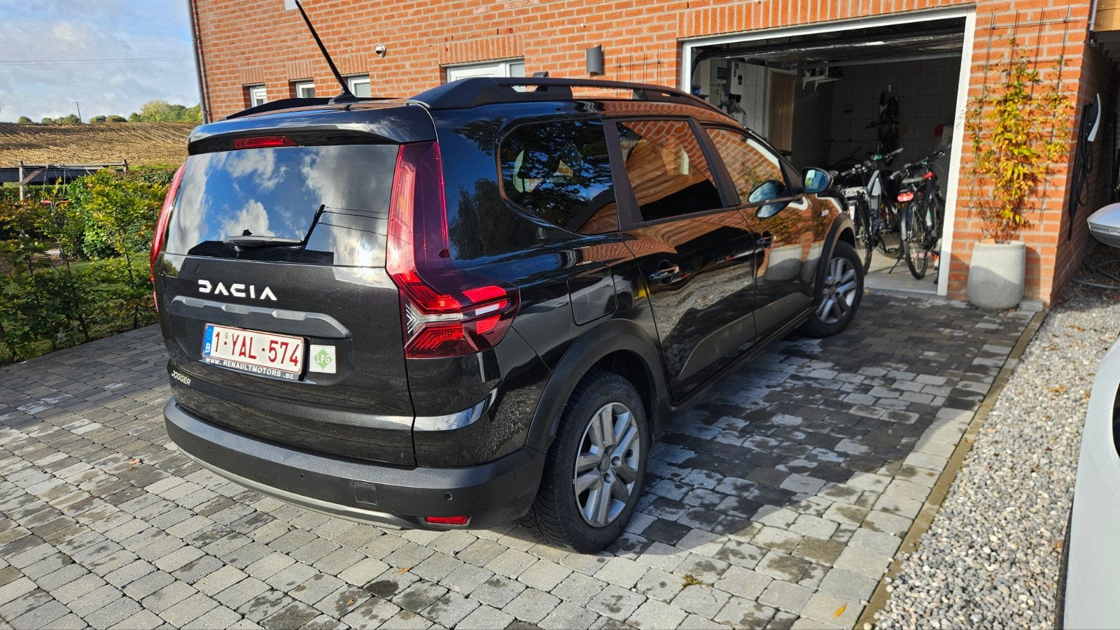 2023 Dacia Jogger lpg als nieuw, Auto's, Dealer onderhouden, Stof, Zwart, 67 kW