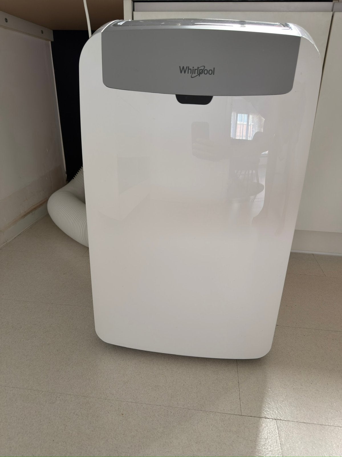 Whirlpool mobiele airco, IN PERFECTE STAAT !, Elektronische apparatuur, Ophalen, Koelen en Ontvochtigen, Timer, 3 snelheden of meer
