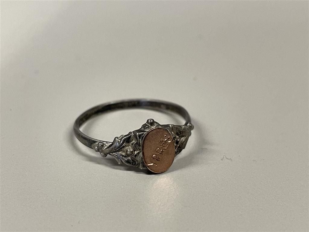 Zilveren ring - Ypres Belgium Ww1 Trench Art Sweetheart, Handtassen en Accessoires, Ringen, Ophalen of Verzenden, Gebruikt