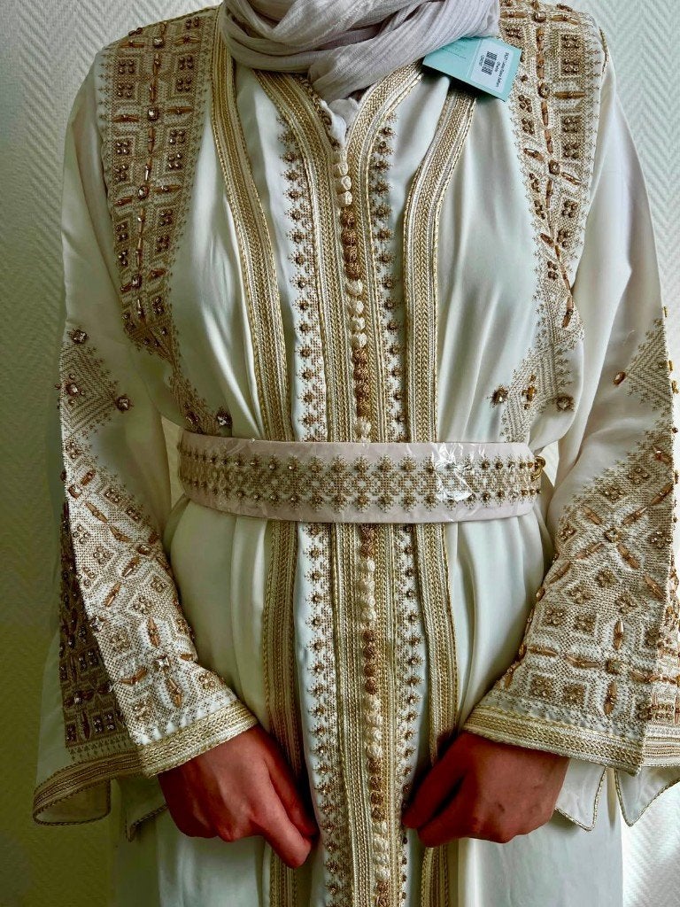 Magnifique caftan blanc ivoire brodé – neuf avec étiquette, Vêtements | Femmes, Vêtements de mariage & Accessoires de mariage